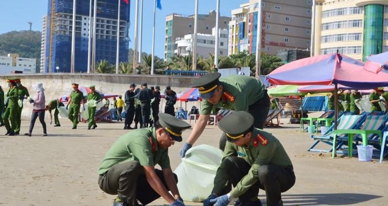 AnEco joins in cleaning Vung Tau beach