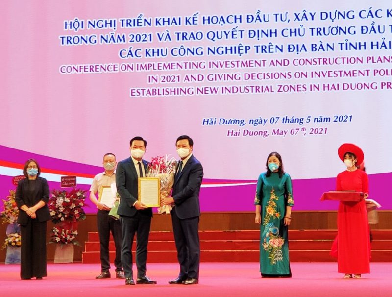 Ông Phạm Văn Tuấn - Quyền Phó Tổng Giám đốc Tập đoàn An Phát Holdings, Tổng Giám đốc CTCP KCN Kỹ thuật cao An Phát 1 nhận Quyết định Chủ trương đầu tư và Quyết định thành lập KCN