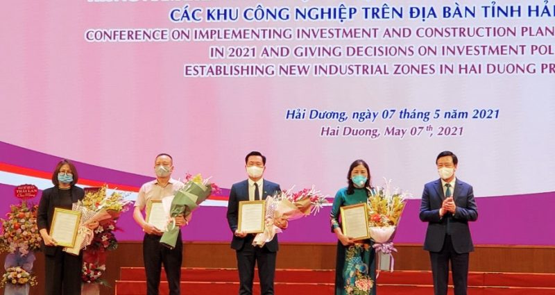 Đại diện KCN An Phát 1 và các doanh nghiệp nhận Quyết định chủ trương đầu tư