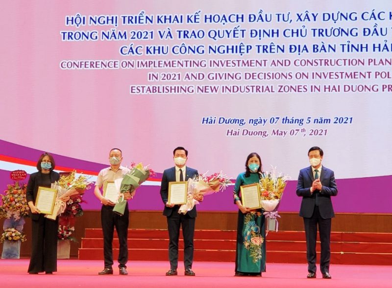 Đại diện KCN An Phát 1 và các doanh nghiệp nhận Quyết định chủ trương đầu tư