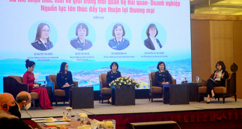 Ms. Nguyen Thi Thu Huong – Deputy CEO of An Phat Holdings (far right) shared at the seminar.