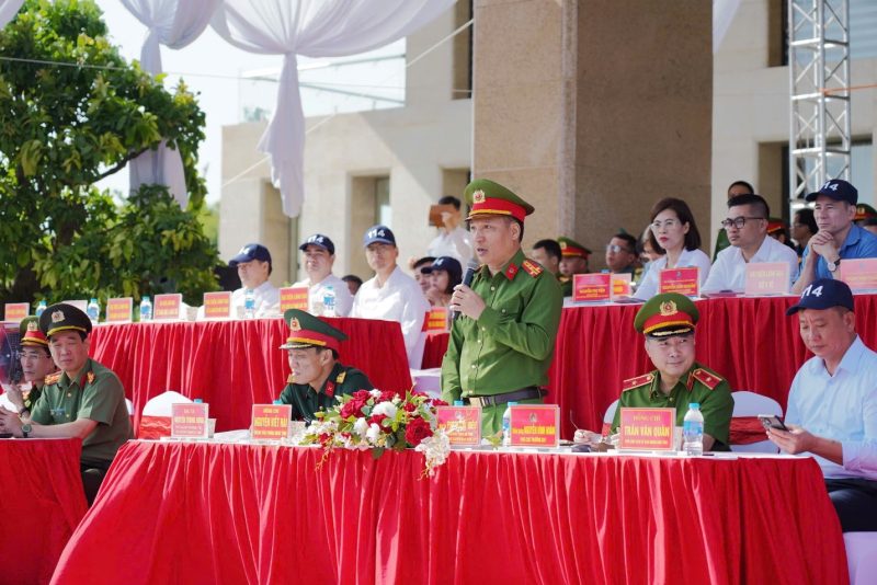 Đại tá Phạm Chí Hiếu – Phó Giám đốc Công an tỉnh Hải Dương trực tiếp chỉ đạo diễn tập